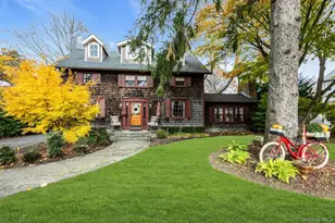105 Academy St, Bayport, NY 11705 - Photo 2