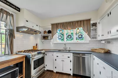 105 Academy Street, Bayport, NY 11705 - Photo 14