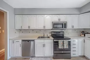 12 Fannie Dr, Farmingville, NY 11738 - Photo 14