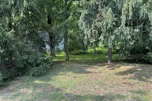 42 E Bartlett Rd, Middle Island, NY 11953 - Photo 8
