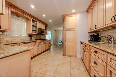 634 Jarvis Avenue, Far Rockaway, NY 11691 - Photo 10