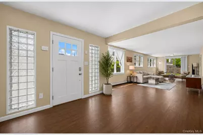394 Warwick Road, East Meadow, NY 11554 - Photo 2