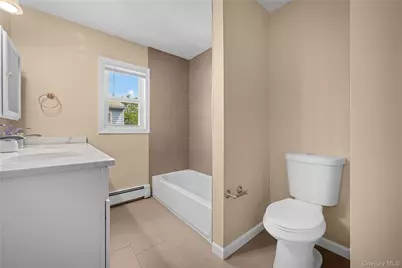 394 Warwick Road, East Meadow, NY 11554 - Photo 22