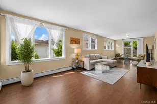 394 Warwick Rd, East Meadow, NY 11554 - Photo 4