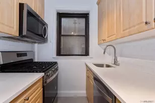 141 Wyckoff Pl, Woodmere, NY 11598 - Photo 4