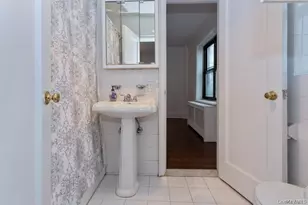 141 Wyckoff Pl, Woodmere, NY 11598 - Photo 12