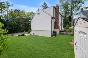 257 Schenck Ave, Great Neck, NY 11021 - Photo 16