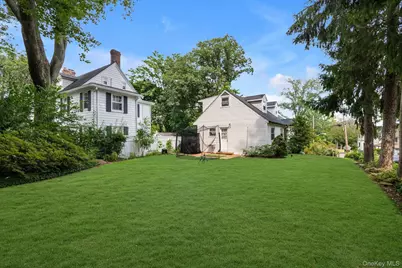 257 Schenck Avenue, Great Neck, NY 11021 - Photo 14