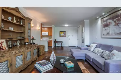 270-10 Grand Central Parkway #3F, Floral Park, NY 11005 - Photo 2