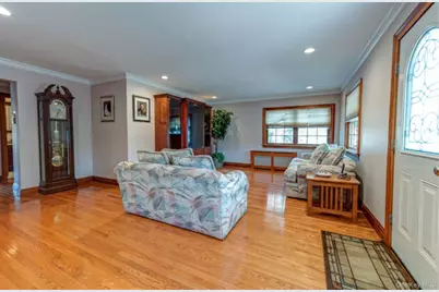 720 Farmers Avenue, Bellmore, NY 11710 - Photo 6