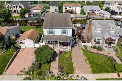 720 Farmers Avenue, Bellmore, NY 11710 - Photo 2