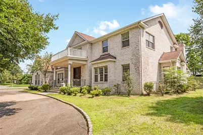 52 Snapdragon Lane, Roslyn Heights, NY 11577 - Photo 2
