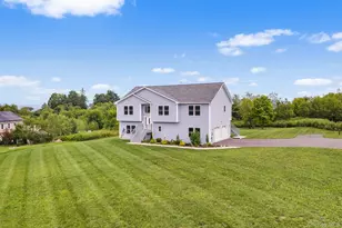 21 Mdw Vw Dr, Marlboro, NY 12542 - Photo 2