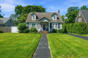 277 Howell Ave, Riverhead, NY 11901 - Photo 2