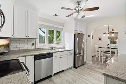 277 Howell Avenue, Riverhead, NY 11901 - Photo 6