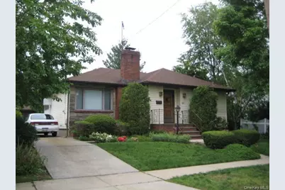 505 Leonard Boulevard, New Hyde Park, NY 11040 - Photo 1