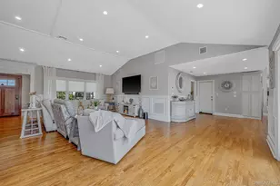 10 Raeburn Ct, Babylon, NY 11702 - Photo 16