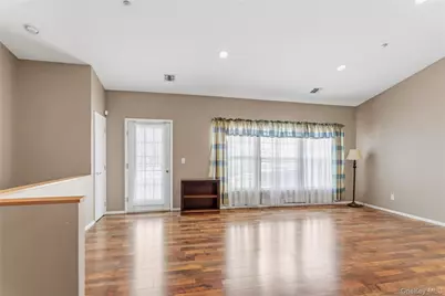 406 Narragansett Villas Drive, Lindenhurst, NY 11757 - Photo 6