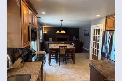 108 Michaels Way, Holbrook, NY 11741 - Photo 8