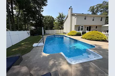 108 Michaels Way, Holbrook, NY 11741 - Photo 26