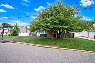 125 Raleigh Ln, West Islip, NY 11795 - Photo 4