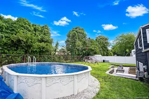 125 Raleigh Ln, West Islip, NY 11795 - Photo 12