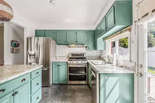 125 Raleigh Ln, West Islip, NY 11795 - Photo 16