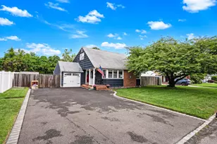 125 Raleigh Ln, West Islip, NY 11795 - Photo 2