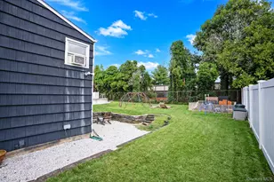 125 Raleigh Ln, West Islip, NY 11795 - Photo 6
