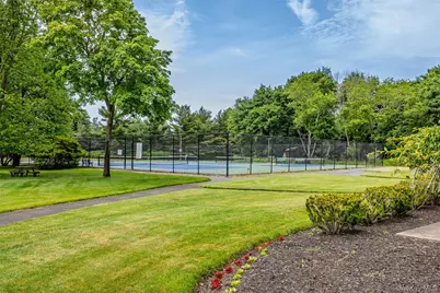 302 Bentley Court W, Saint James, NY 11780 - Photo 34
