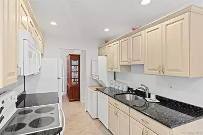 302 Bentley Court W, Saint James, NY 11780 - Photo 26