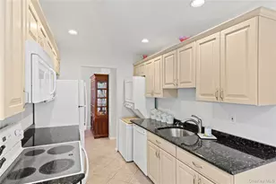 302 Bentley Ct W, Saint James, NY 11780 - Photo 26