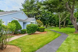 302 Bentley Ct W, Saint James, NY 11780 - Photo 10