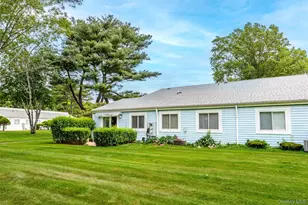 302 Bentley Ct W, Saint James, NY 11780 - Photo 8