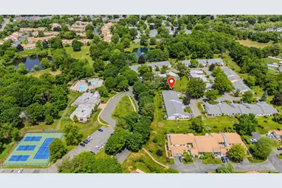 302 Bentley Court W, Saint James, NY 11780 - Photo 2