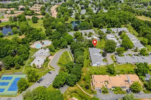 302 Bentley Ct W, Saint James, NY 11780 - Photo 2