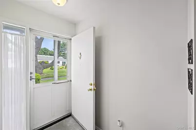 302 Bentley Court W, Saint James, NY 11780 - Photo 12