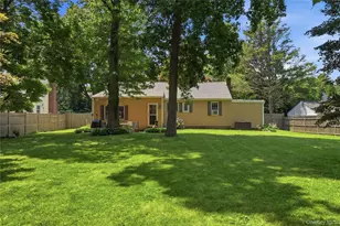 10 Valleywood Dr, Huntington Station, NY 11746 - Photo 32