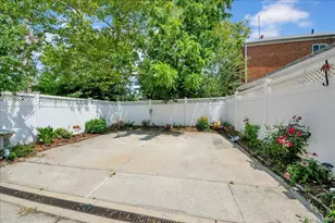 322 Logan Ave, Bronx, NY 10465 - Photo 26