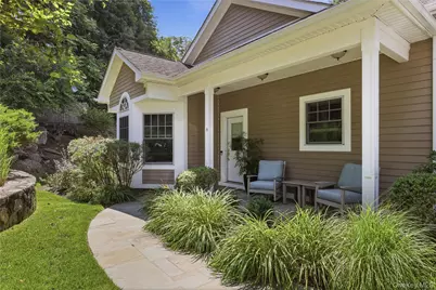 8 Gerber Court, Mount Kisco, NY 10549 - Photo 2