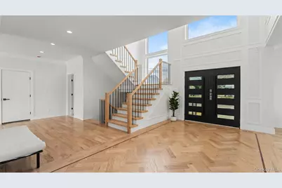 1025 Mirabelle Avenue, Westbury, NY 11590 - Photo 8