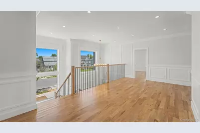 1025 Mirabelle Avenue, Westbury, NY 11590 - Photo 20