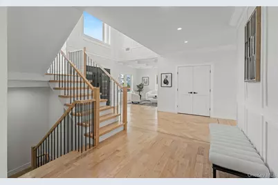1025 Mirabelle Avenue, Westbury, NY 11590 - Photo 18