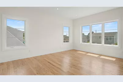 1025 Mirabelle Avenue, Westbury, NY 11590 - Photo 28
