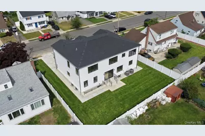 1025 Mirabelle Avenue, Westbury, NY 11590 - Photo 34