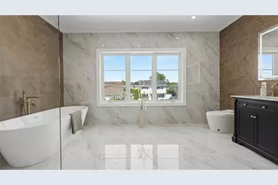 1025 Mirabelle Avenue, Westbury, NY 11590 - Photo 22
