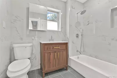 42 Satterie Avenue, Valley Stream, NY 11580 - Photo 28