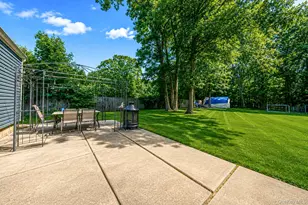 10 Turnpike Blvd, Middle Island, NY 11953 - Photo 24