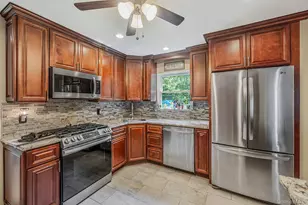 10 Turnpike Blvd, Middle Island, NY 11953 - Photo 12