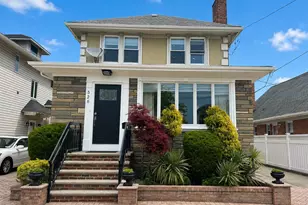 526 Beach 132nd St, Rockaway Park, NY 11694 - Photo 2